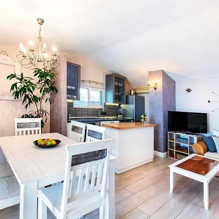 House With A Parking Space - 22315 Vakantiehuis