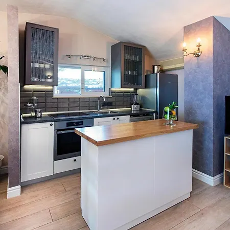 House With A Parking Space - 22315 Semesterbostad *