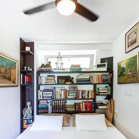 House With A Parking Space - 22315 *